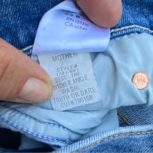 MOTHER The Ditcher Ankle Jeans in Truth Or Dare Size 29